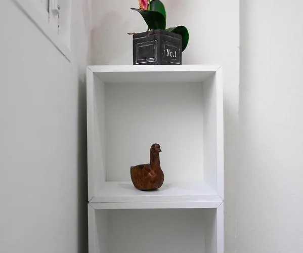 Miriam Costa De La Luz *