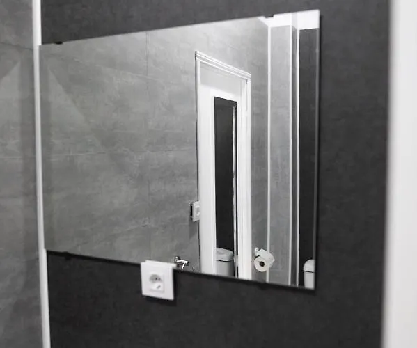 Miriam Costa De La Luz *